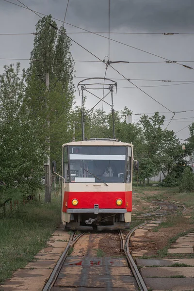 Alte Leere Rote Tatra Straßenbahn Bewölkten Tagen Blick Von Der — Stockfoto