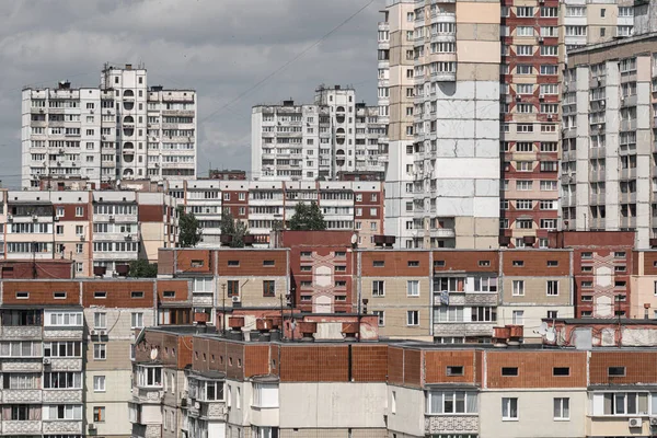 Paisaje Urbano Una Sofocante Ciudad Post Soviética Densamente Construida Con — Foto de Stock