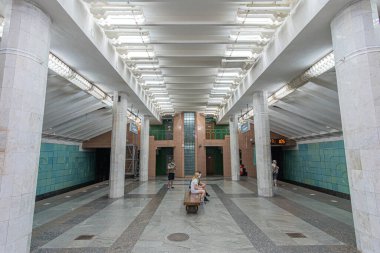 Metrobudivnykiv metro istasyonunun içi. Kharkiv, Ukrayna - Haziran 2021.