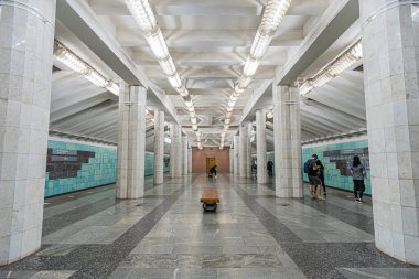 Metrobudivnykiv metro istasyonunun içi. Kharkiv, Ukrayna - Haziran 2021.