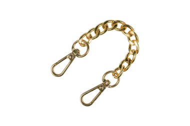 İki döner kancalı altın zincir kayışı, yakın görüş, izole edilmiştir..