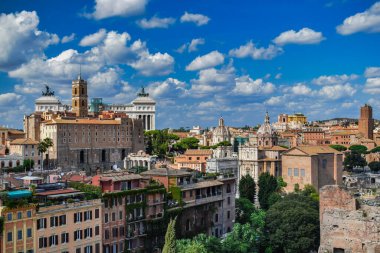 Roma, Lazio / İtalya; 9 Eylül 2017: Roma şehir manzarası, Roma forumundan