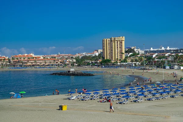 Arona, Tenerife / İspanya; 10 Eylül 2018: Vistas plajı güneşli, Los Cristianos, Tenerife, Kanarya Adaları, İspanya