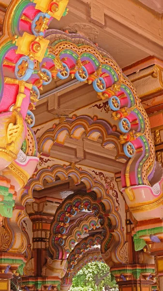 Dettaglio Delle Arcate Teak Birmano Decorate Con Colori Vivaci Nel — Foto Stock
