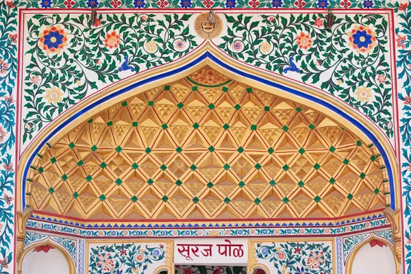 Archway indien décoré — Photo