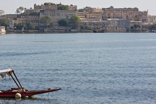 Lake and Palace at Udaipur — Stock Photo, Image