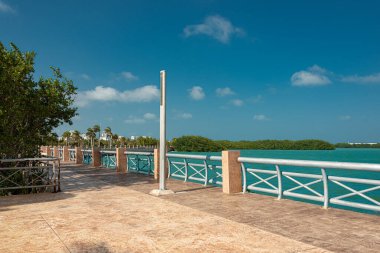 Cancun, Meksika 'daki Tajamar rıhtımının turistik bölgesi.