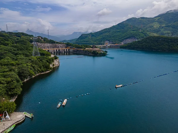 Yenilenebilir enerji hidroelektrik enerjisi Olağan Macinta Nehri, Meksika 'da.