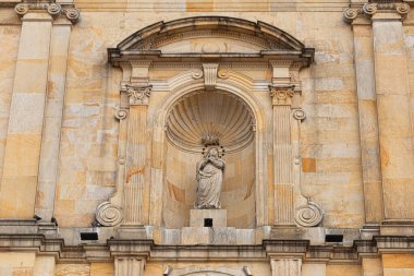 Görkemli taş cephe, Primatial Katedrali, Bogota Kolombiya.