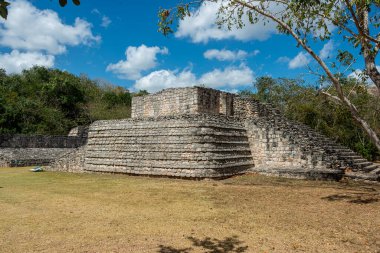 Antik Maya top sahası Ek Balam 'da harabeye döndü.