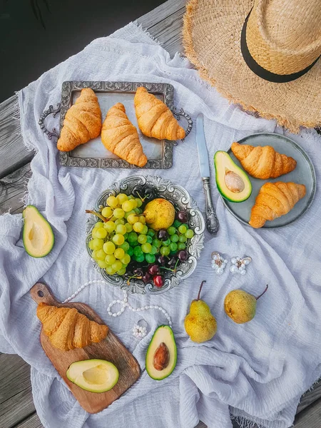 Picnic Stile Vintage Frutta Pane Con Piatti Vintage Decorazioni Uno — Foto Stock