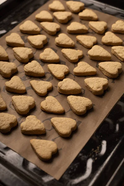 Biscoitos Forma Coração Uma Assadeira — Fotografia de Stock
