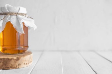 Hafif arkaplanda taze kombu çayı