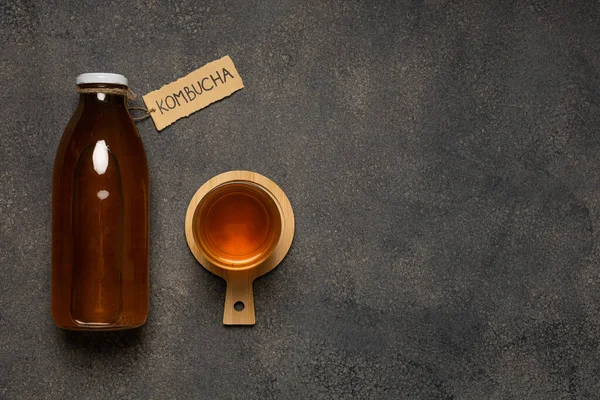 Kombucha Palack Kombucha Felirattal Egy Pohár Itallal — Stock Fotó