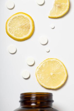 Kavanozdan tablet ve limon