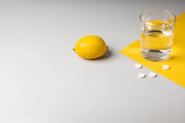 Limão Copo Água Remédios — Fotografia de Stock