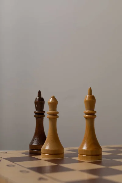 Movimento Do Checkmate Da Xadrez No Rei Foto de Stock - Imagem de