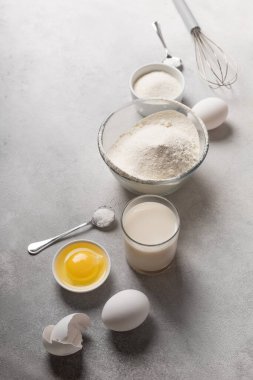 Shrovetide için krep yapmak için gerekenler