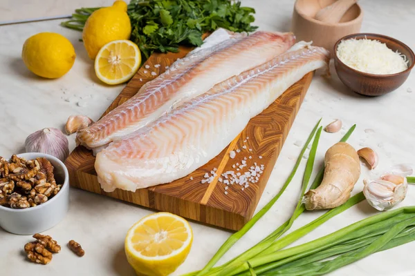 Mutfakta morina pişirmek için gerekli malzemeler.