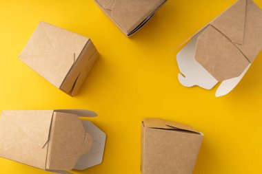 Çin eriştesi teslimatı için plastik olmayan kutular.