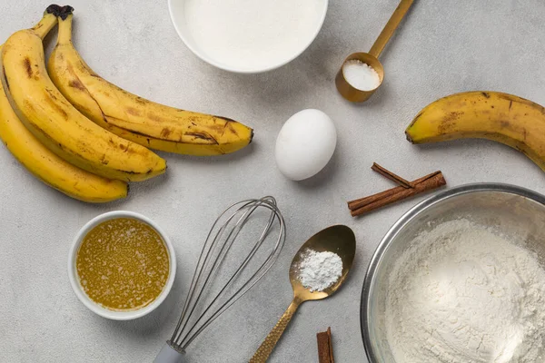 Zutaten Für Bananenbrot Schalen Auf Hellgrauem Hintergrund Von Oben — Stockfoto