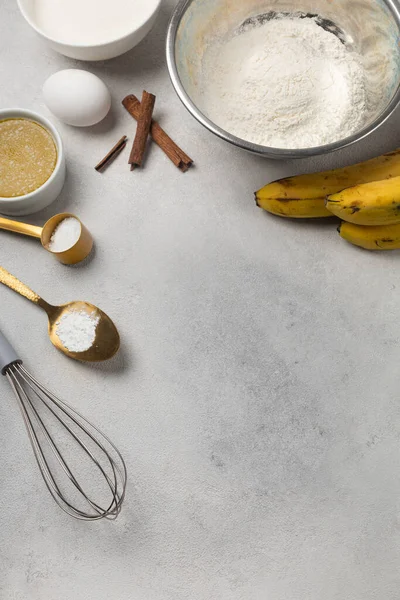 Zutaten Für Bananenbrot Schalen Auf Hellgrauem Hintergrund Von Oben — Stockfoto