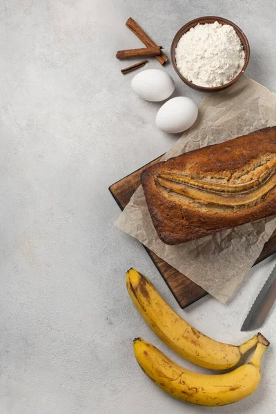 Ready Fresh Banana Bread Rectangular Baking Dish Ingredients Light Background — Stock Photo, Image