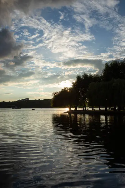 Lago Ternopil Reflexão Céu Água Paisagem Noturna Margem Lago Cidade — Fotografia de Stock