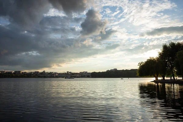 Lago Ternopil Reflexão Céu Água Paisagem Noturna Margem Lago Cidade — Fotografia de Stock