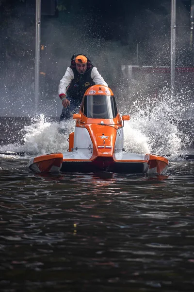 極端なパワーボートスポーツ 高速輸送 国際的な水の競争 ハイドロGp選手権 高速モーターボート 水の上の式 — ストック写真