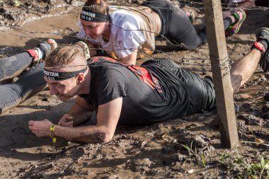 Sparta Yarışı Ukrayna. Kazananların yüzleri. Takım ruhu. Spor ısınması. Vücut parçaları. Güzel insanlar. Ukraynalılar sağlıklı bir millettir. Dayanıklılık yarışı. Ekstrem sporlar. Ukraynalı gaziler. Huysuz karakter. Ukraynalıların kazanma isteği.