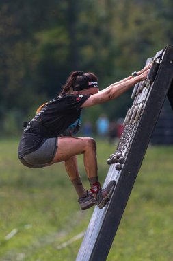 Sparta Yarışı Ukrayna. Kazananların yüzleri. Takım ruhu. Spor ısınması. Vücut parçaları. Güzel insanlar. Ukraynalılar sağlıklı bir millettir. Dayanıklılık yarışı. Ekstrem sporlar. Ukraynalı gaziler. Huysuz karakter. Ukraynalıların kazanma isteği.