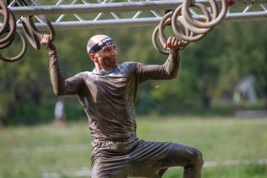 Sparta Yarışı Ukrayna. Kazananların yüzleri. Takım ruhu. Spor ısınması. Vücut parçaları. Güzel insanlar. Ukraynalılar sağlıklı bir millettir. Dayanıklılık yarışı. Ekstrem sporlar. Ukraynalı gaziler. Huysuz karakter. Ukraynalıların kazanma isteği.
