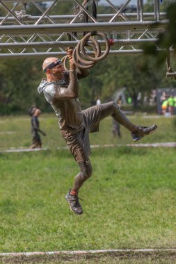 Sparta Yarışı Ukrayna. Kazananların yüzleri. Takım ruhu. Spor ısınması. Vücut parçaları. Güzel insanlar. Ukraynalılar sağlıklı bir millettir. Dayanıklılık yarışı. Ekstrem sporlar. Ukraynalı gaziler. Huysuz karakter. Ukraynalıların kazanma isteği.