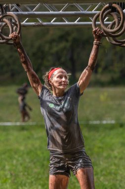 Sparta Yarışı Ukrayna. Kazananların yüzleri. Takım ruhu. Spor ısınması. Vücut parçaları. Güzel insanlar. Ukraynalılar sağlıklı bir millettir. Dayanıklılık yarışı. Ekstrem sporlar. Ukraynalı gaziler. Huysuz karakter. Ukraynalıların kazanma isteği.