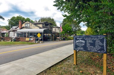 Lynchburg, TN, ABD 23 Eylül 2019 1866 'da kurulan meşhur damıtma tesisine giriş imzası.. 