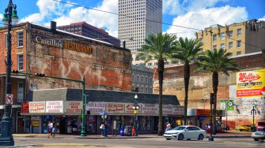 New Orleans, LA, ABD - 27 Eylül 2019 Canal ve Tchoupitoulas 'ın köşesindeki mağaza.