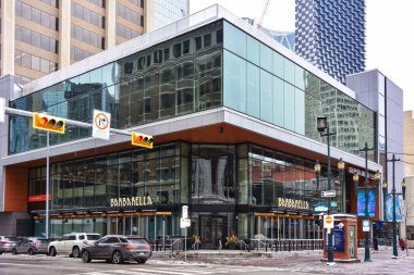 Calgary, Kanada - 30 Mart 2025 Barbarella, Calgary şehir merkezinde İtalyan kıyı mutfağı sunan lüks bir restoran..