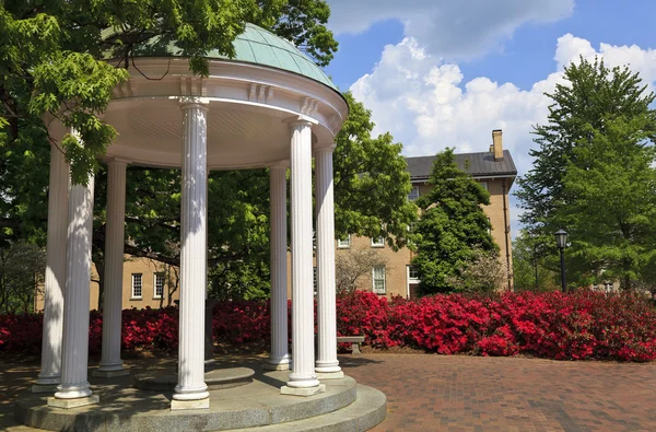 Old Well na Colina da Capela da UNC — Fotografia de Stock