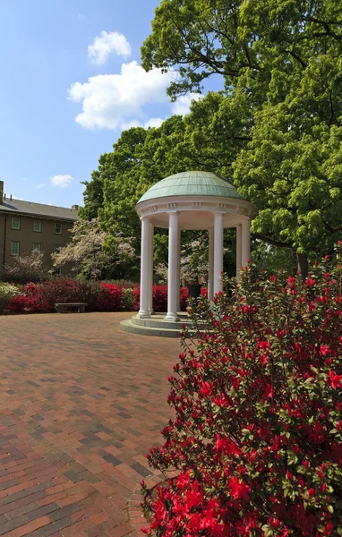 Gammal väl vid Unc Chapel Hill — Stockfoto