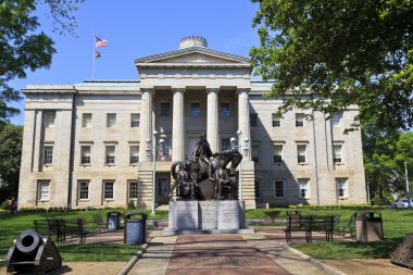Kuzey Carolina State Capitol Building Raleigh, tarihi tarihi bölge içinde 1833 North Carolina başkanları heykel inşa