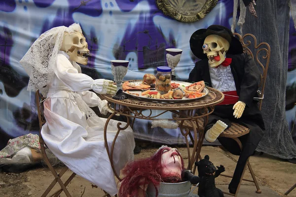 花嫁と新郎のスケルトン人形 — ストック写真