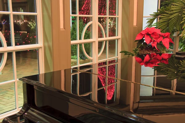 Kerst in huis aan de Piano — Stockfoto