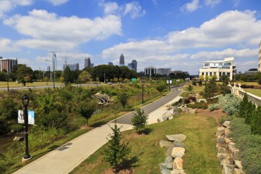 Charlotte Midtown Park küçük şeker Creek Greenway