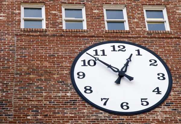 Clock on a Brick Wall — Stock Photo, Image