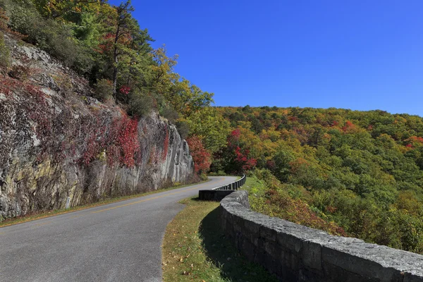 在秋天的 Blue Ridge 大道 — 图库照片