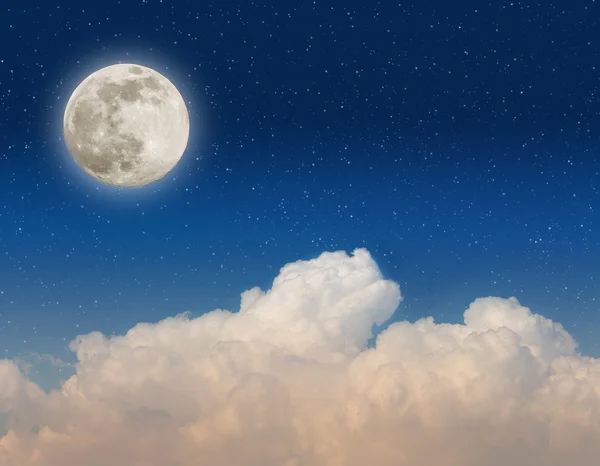 Місяць та хмари — стокове фото