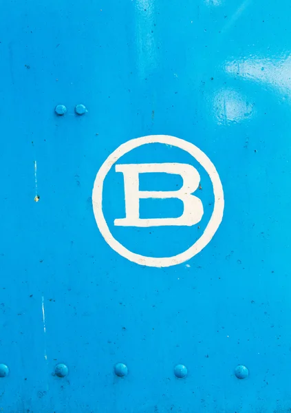 B Buchstabe in blauem Metall — Stockfoto