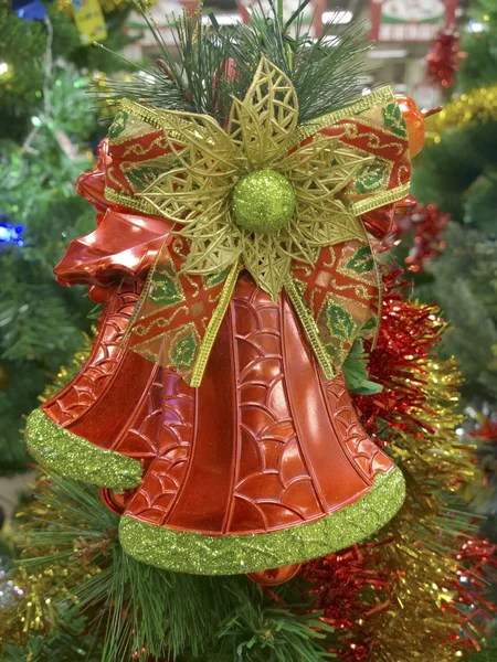 Ornamento de Natal na árvore de Natal — Fotografia de Stock