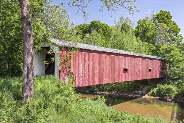 Aantalterbeurzeingekochte molen overdekt bruggetje — Stockfoto